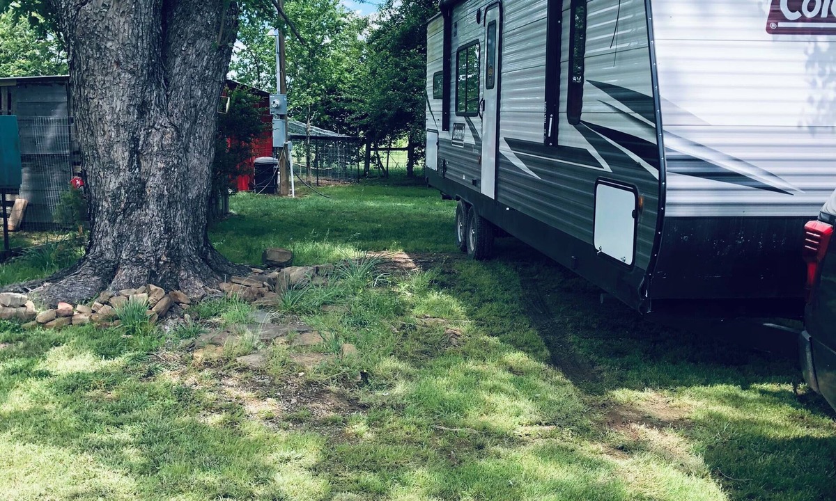 Waveland House | 1-bdrm 32 ft RV sleeps 6. Mt. Magazine in view and Blue Mtn Lake within 5 miles.