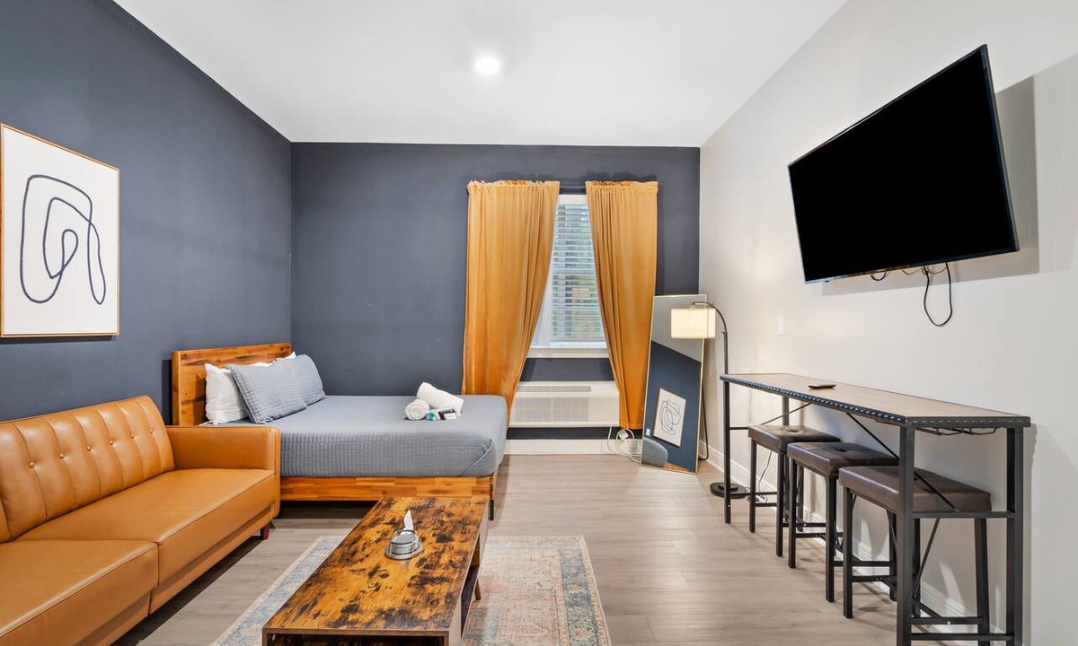 Grand Bay Apartment | 1 Bedroom Apartment at Oak + Fountain # 11