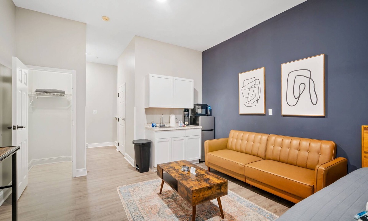 Grand Bay Apartment | 1 Bedroom Apartment at Oak + Fountain - #10