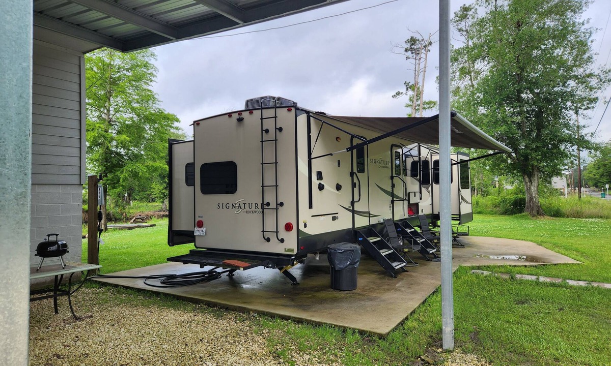 Lake Charles House | 1-bedroom mobile home just 18 minutes drive to Golden Nugget