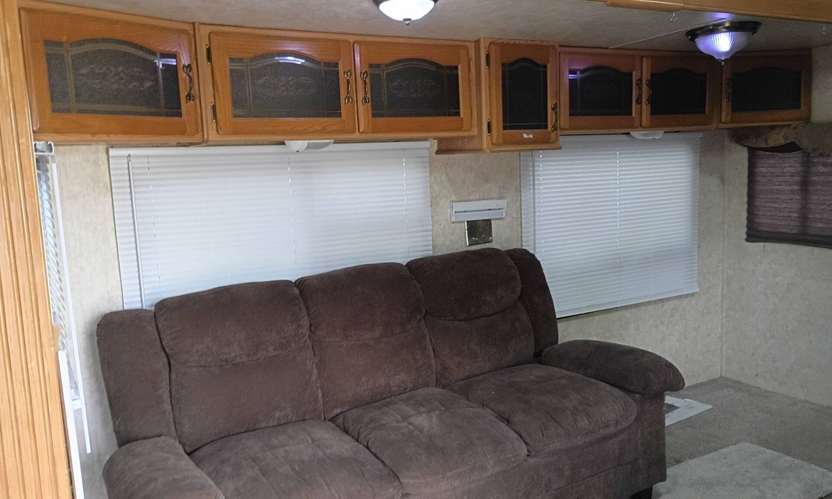 Pledger House | 1-bedroom recreational vehicle in tranquil Guy, Texas on a beautiful horse farm.