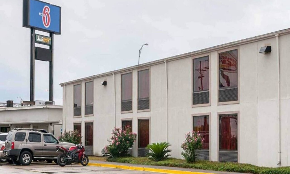 Desire Area Apartment | 1 King|Mob Acc|RI Shwr|Nsmk