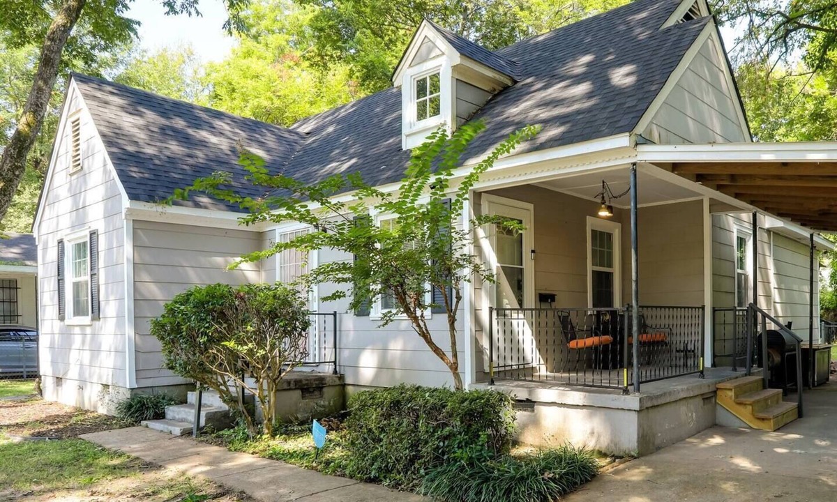 Greenwood House | < 1 Mi to Dtwn: Updated Studio in North Greenwood!