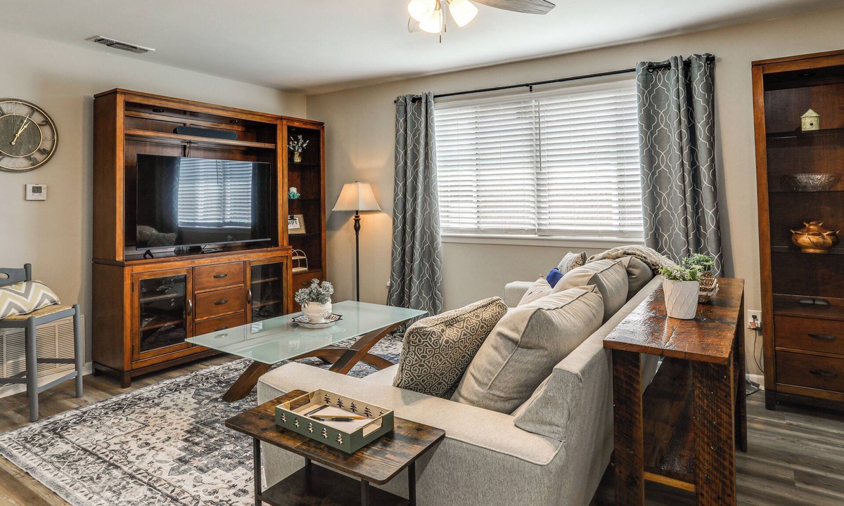 Highlands - Perkins House | 1 Mi to Tiger Stadium: Sleek University South Gem!
