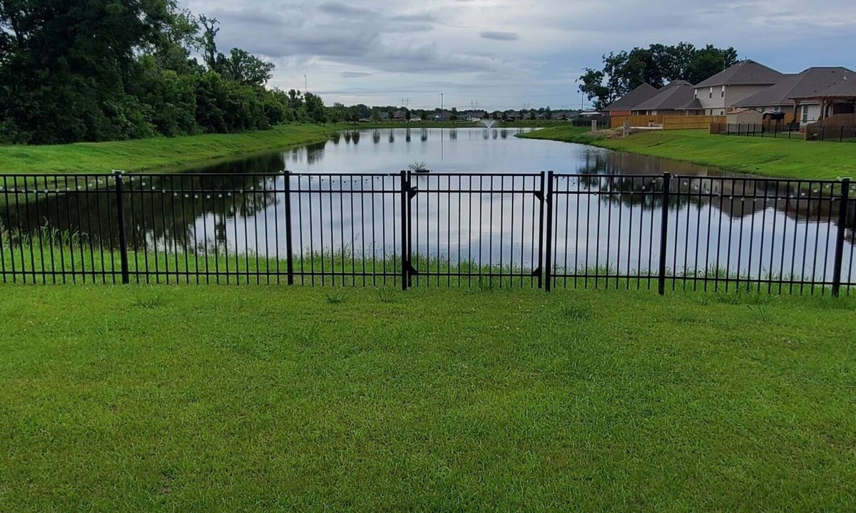 Burnside House | 1 yr old Lake House 5 mins from Interstate I10