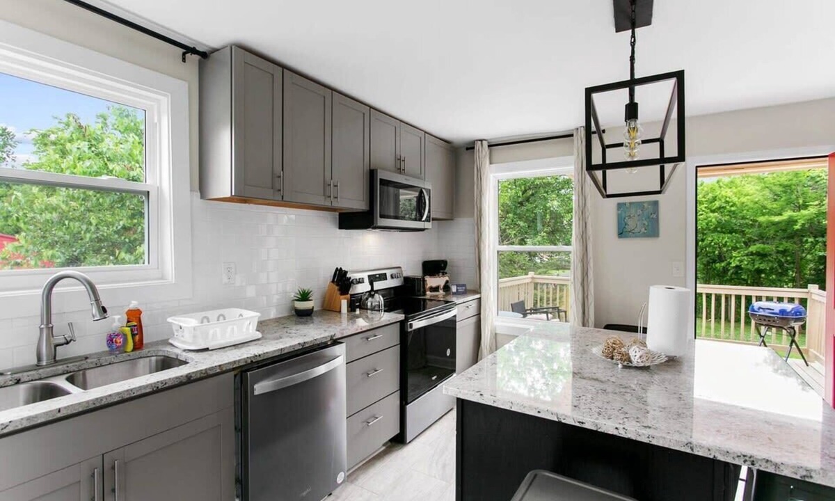 Birmingham House | 10 Mins to Downtown! Modern in Magic City- Unit A
