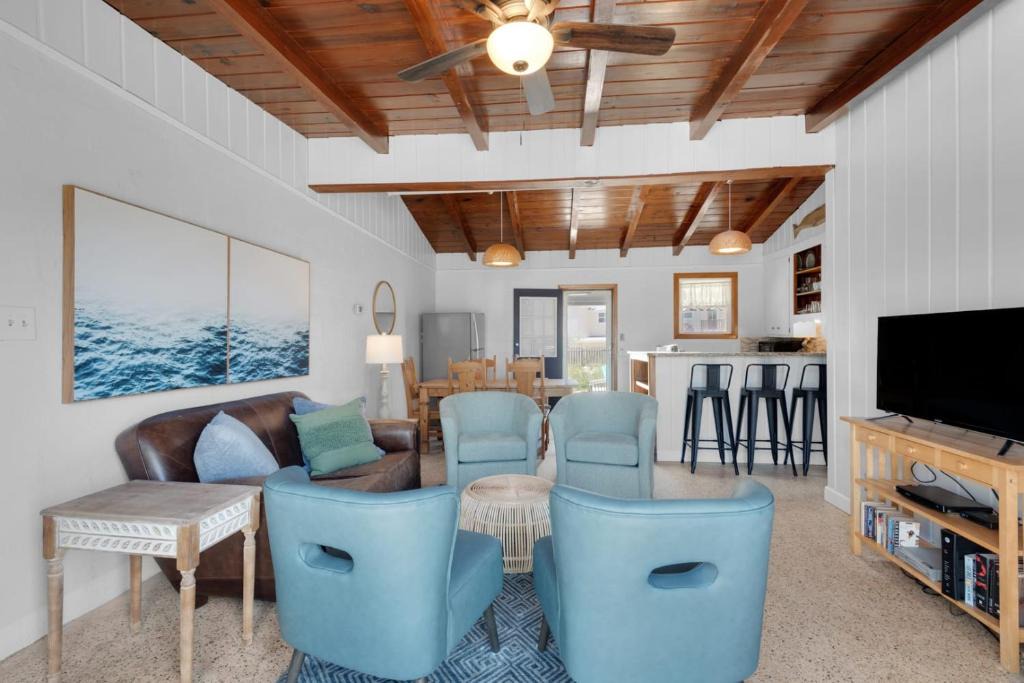 Toilla Segunda House | 100 yards from the Gulf 4 Bedroom Retreat