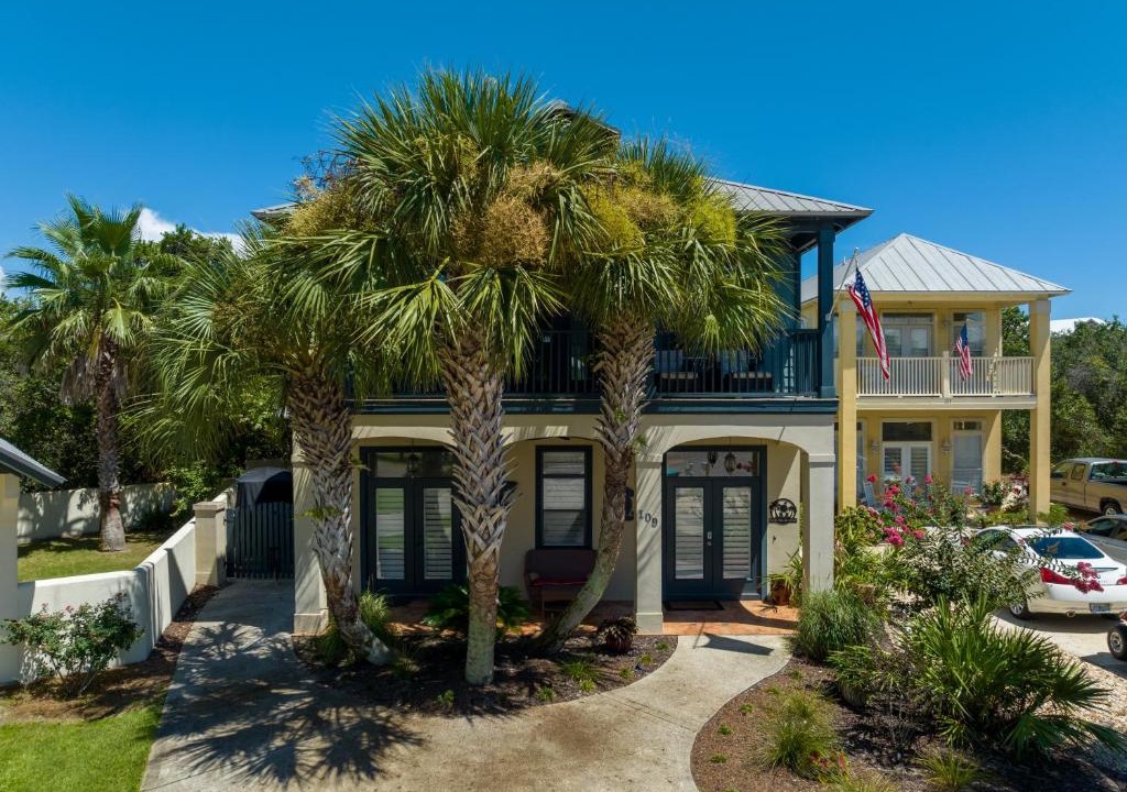 Summer Breeze House | 109 Island Cove Ct - Blue Palm Cove