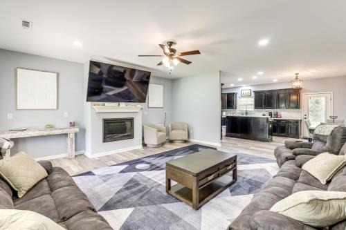 Troy House | 11 Mi to Troy University: Family Home w/Yard