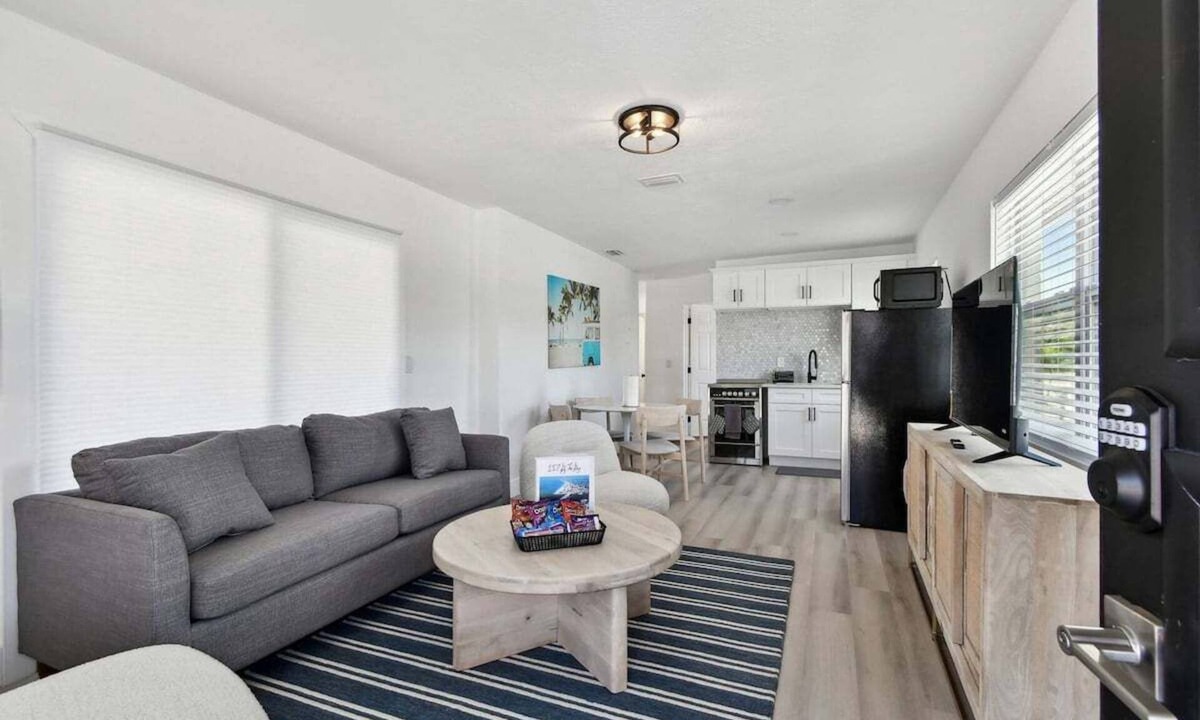 Treasure Island Apartment | 117 127th Ave E Unit 8