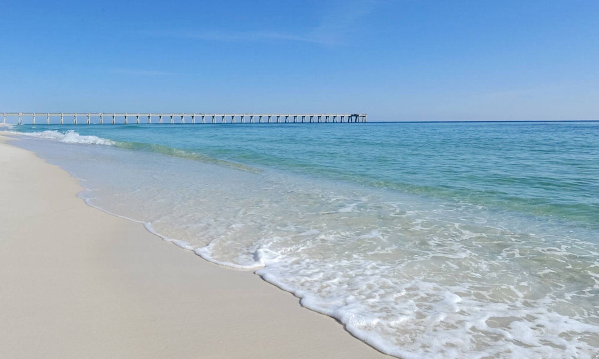 Navarre Beach House | 11th-floor oceanfront condo with pool, Gulf & pier views & washer/dryer