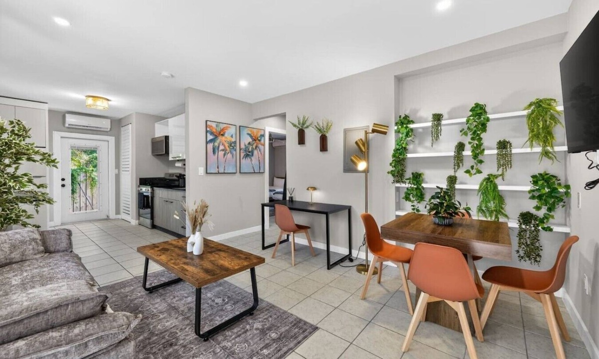 Northeast Miami Apartment | 15 min to Beach | 2 Queen Beds | Free Parking (U4)