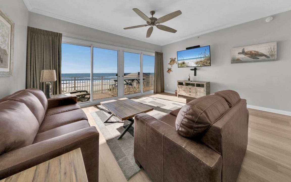 Thomas Drive Condo | 152 m² Condo ∙ 3 bedrooms ∙ 6 guests