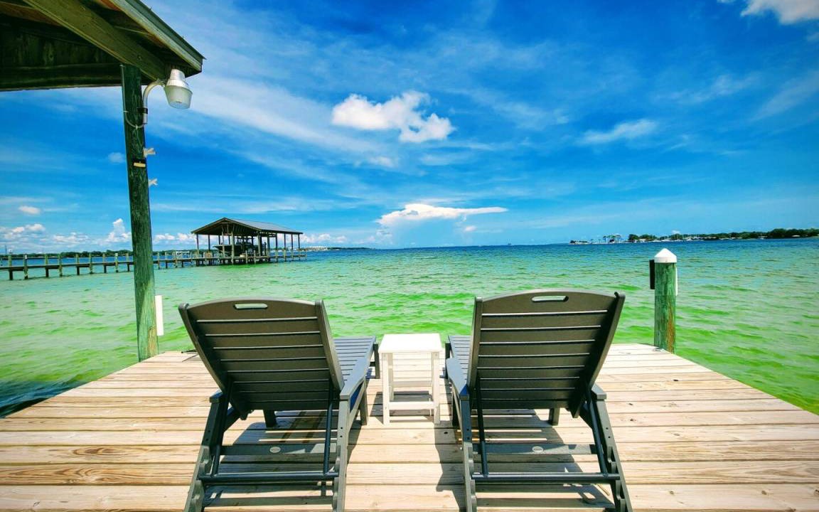 Fort Walton Beach Cottage | 167 m² Cabin ∙ 3 bedrooms ∙ 12 guests