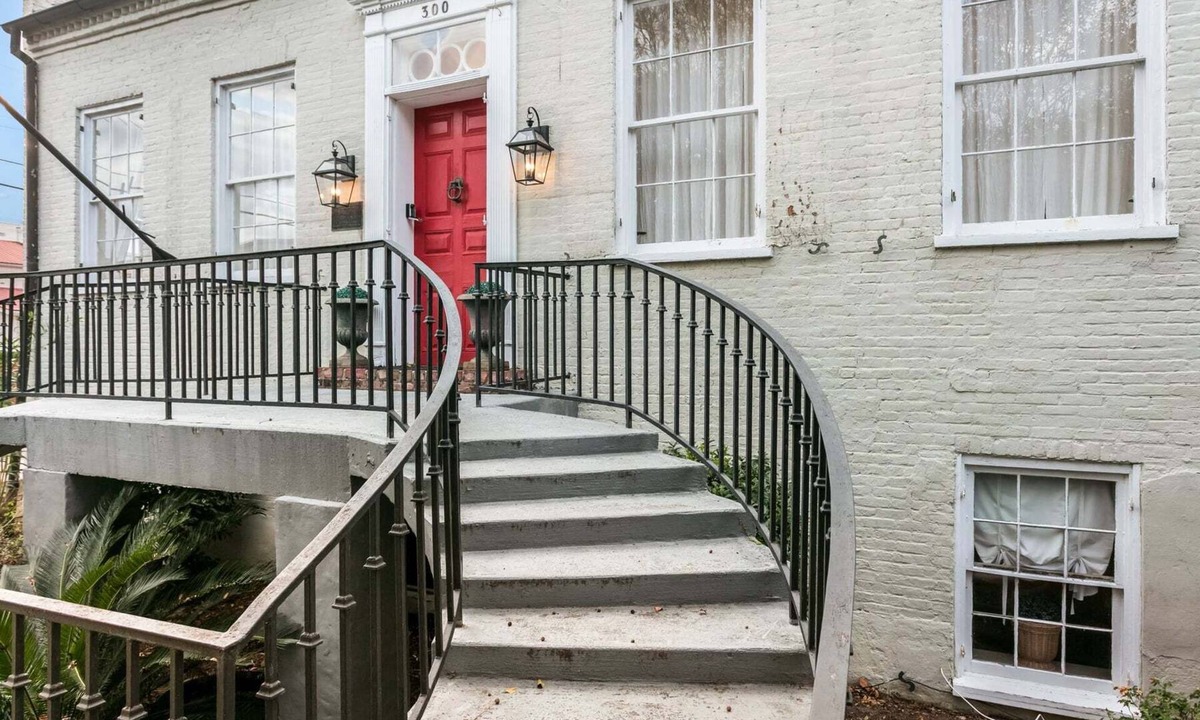 Natchez House | 1835 Wilkins Townhouse | 3/3 | Walk to Downtown