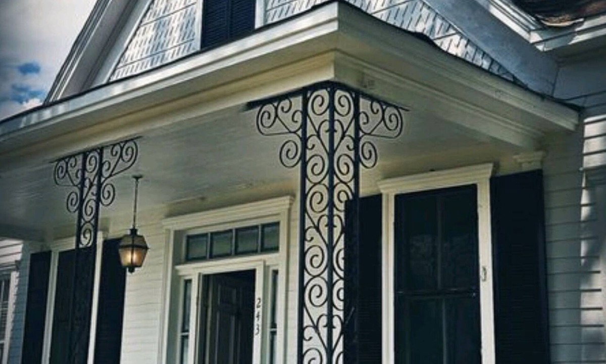 Centreville House | 1880s country Victorian getaway with dark eclectic decor