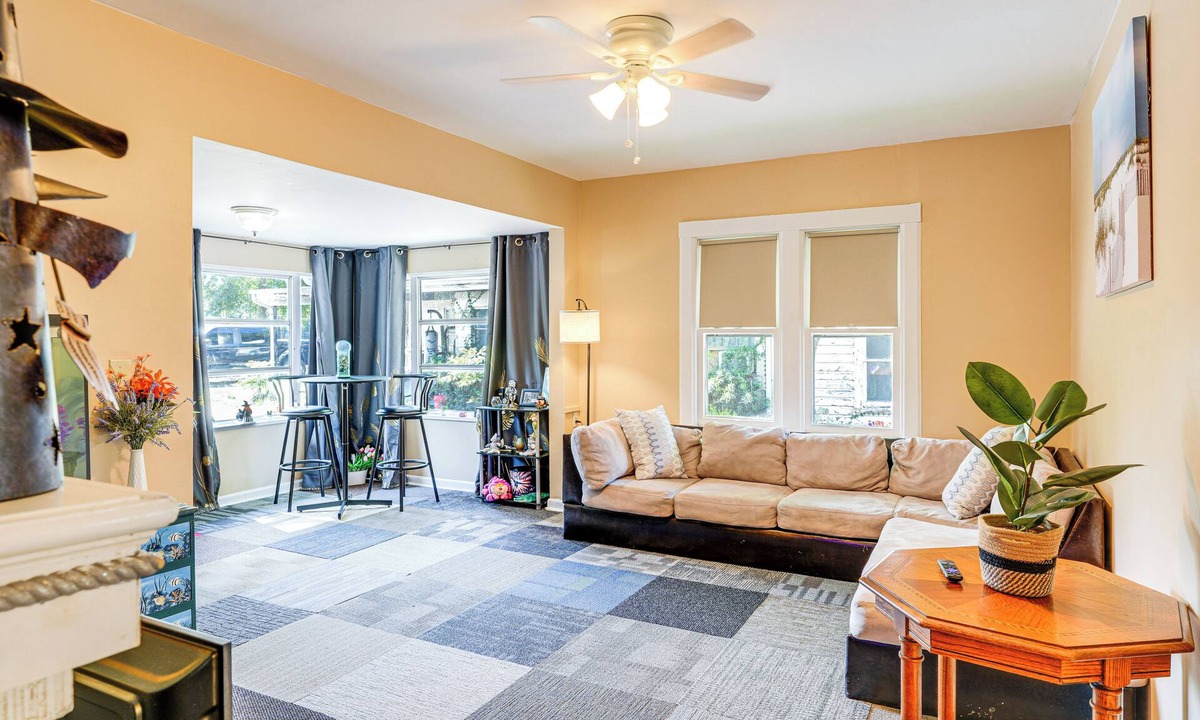 Haines City Cottage | 19 Mi to Disney World: Bright Haines City Getaway!