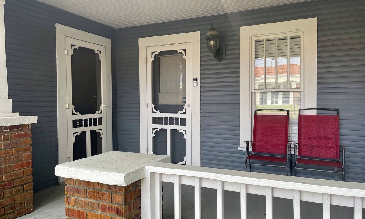 Poplarville House | 1920's Craftsman Cottage - 3BR You're Gonna Love This Place! Across from PRCC.
