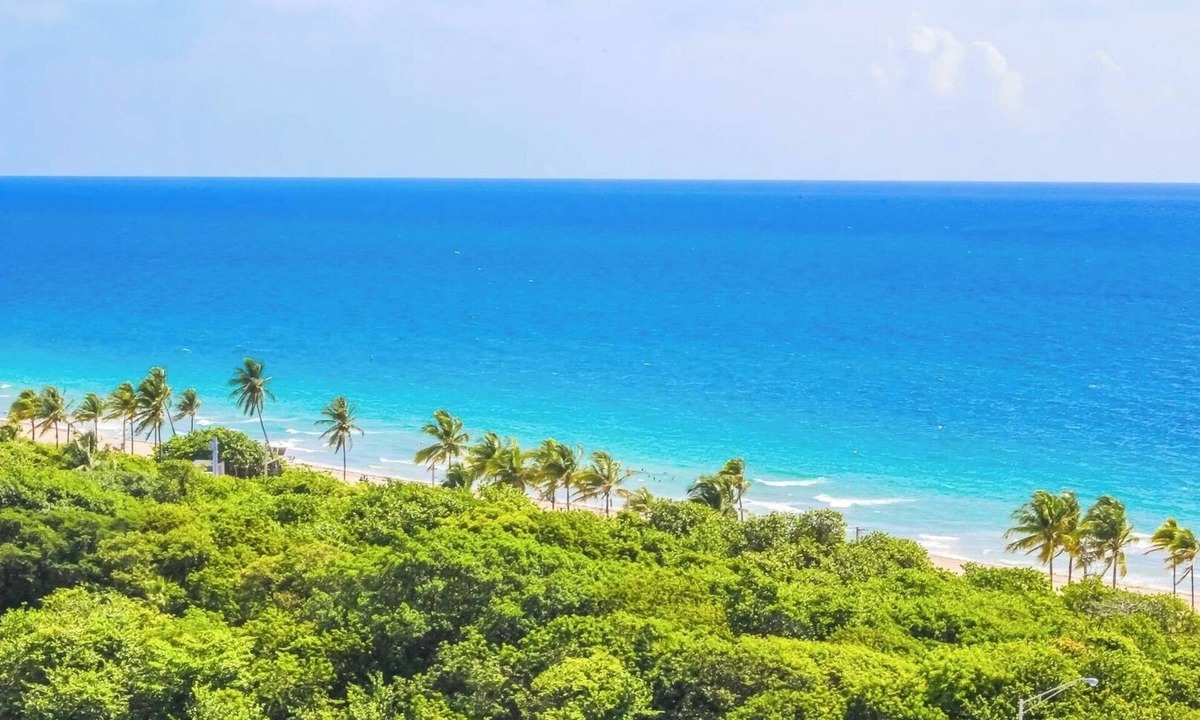 East Fort Lauderdale Condo | 2 Bdrm intercostal Water View @ Fort Lauderdale Beach Resort, FL