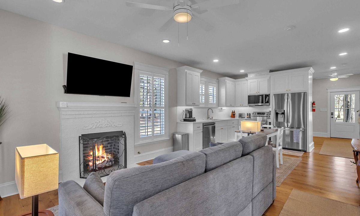 Batesville House | 2-bedroom 2-bath Luxurious Bungalow with Outdoor Entertainment in Batesville