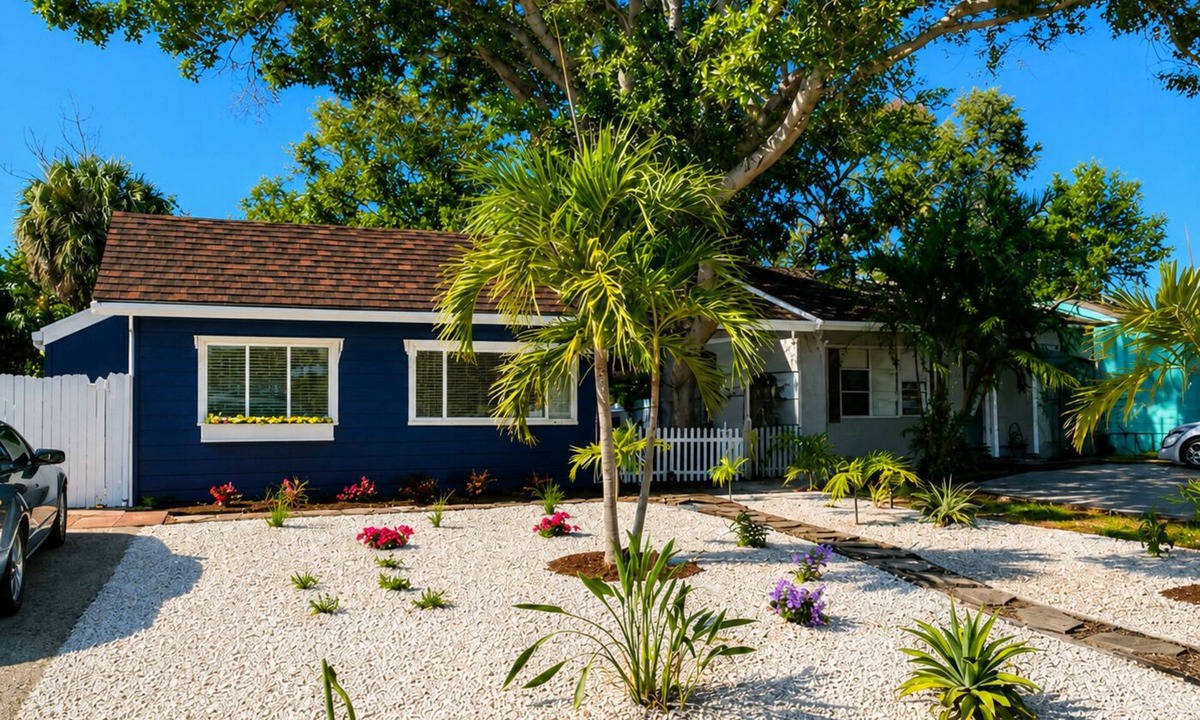 Bayview House | 2-bedroom bungalow in awesome Gulfport with cool AC