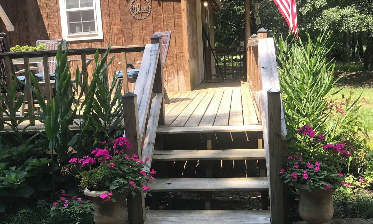 Pheba Cabin | 2-bedroom cabin right outside of Starkville with AC for relaxing stays