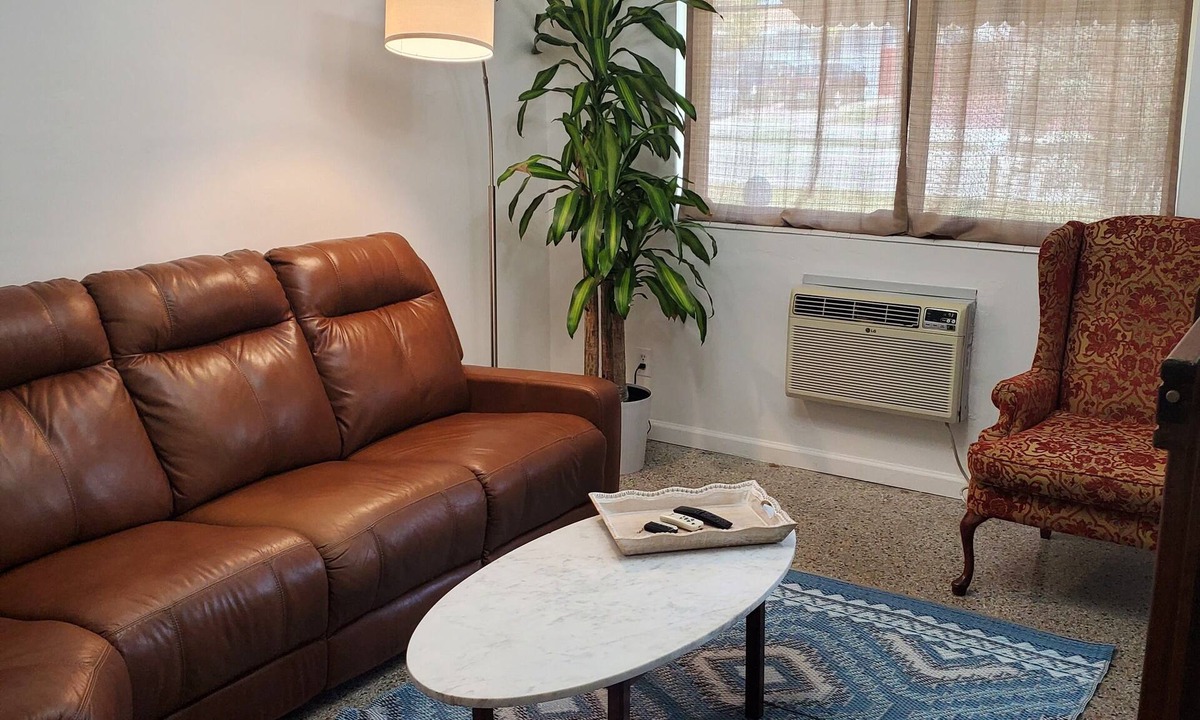 North Lauderdale House | 2 Bedroom home near FLL airport and shopping malls