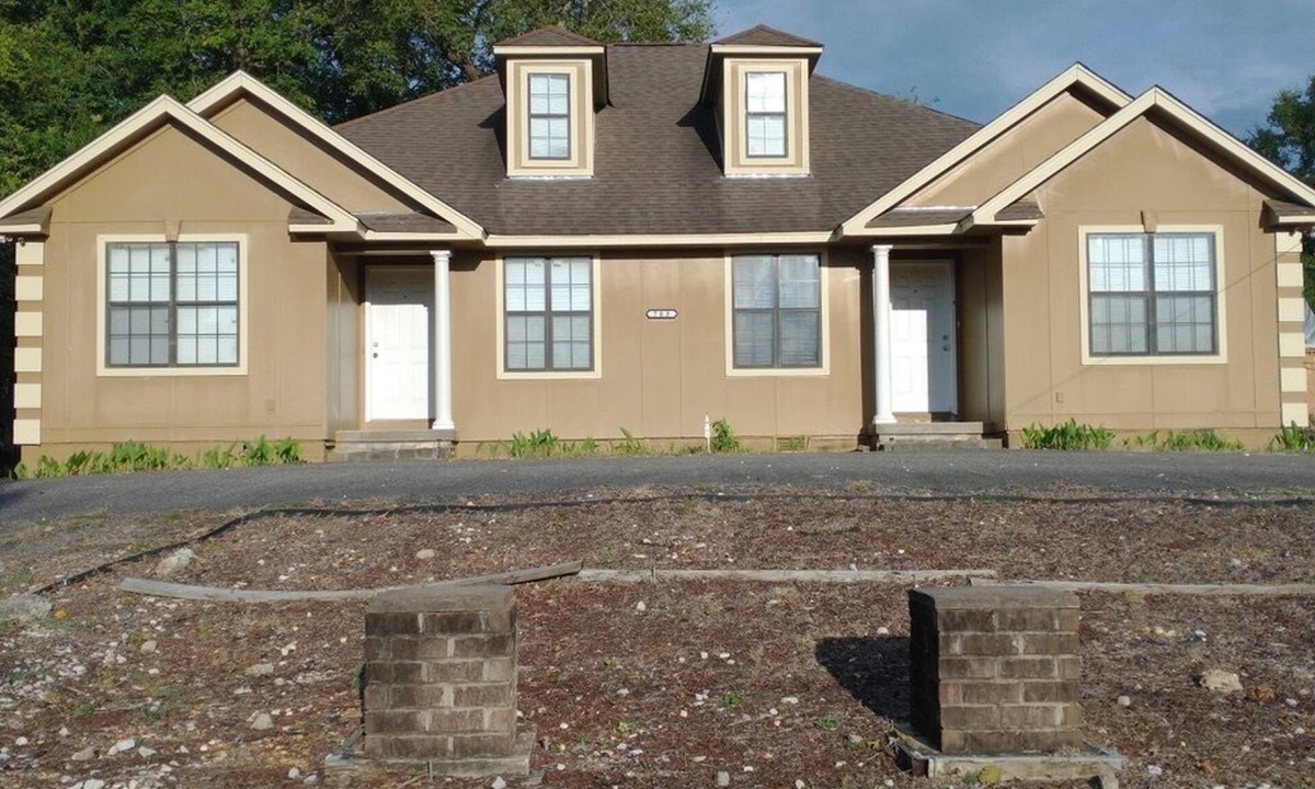 Demopolis House | 2-bedroom house in wonderful Demopolis with cool AC