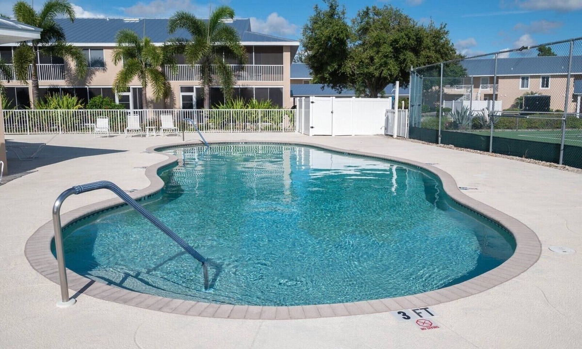 Fiddlers Green Nature Trail Condo | 2-bedroom Lakeview condo in peaceful Rotonda West,Fl. Approx. 7 miles to beach.