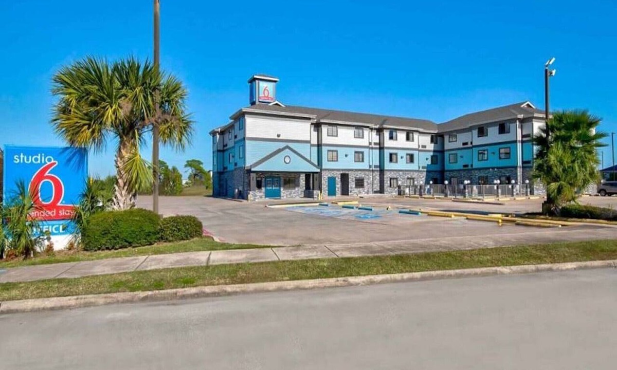 Port Arthur Apartment | 2 Full Beds | Non-Smoking