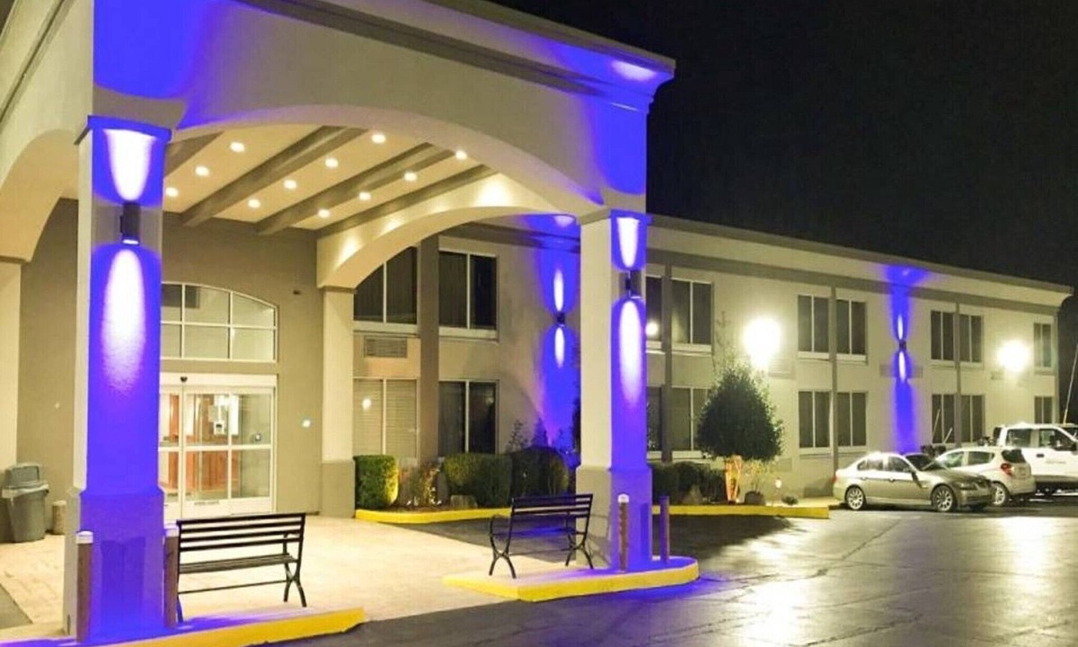 Tupelo Apartment | 2 Full Beds | Non-Smoking, Micfridge