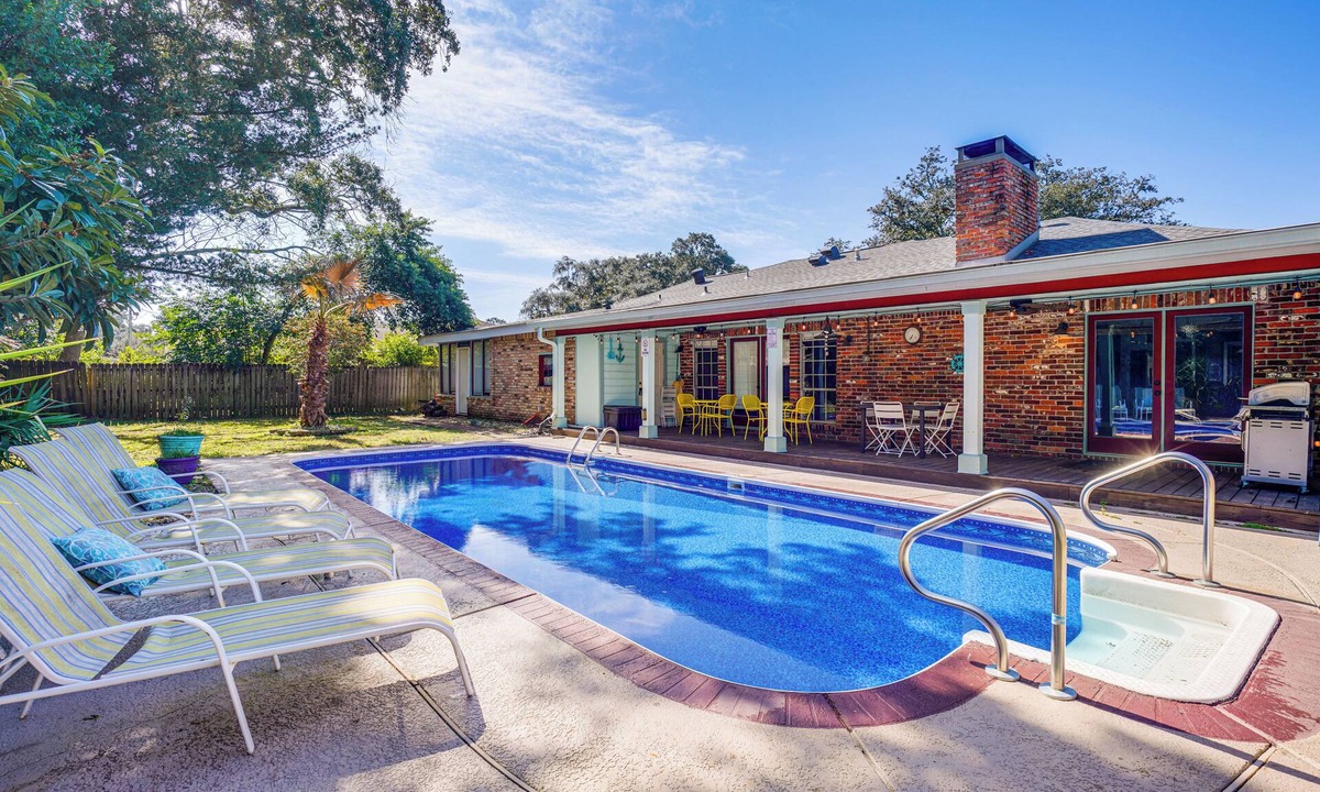 Mississippi City House | 2 Mi to Gulfport Beaches: Poolside Paradise!
