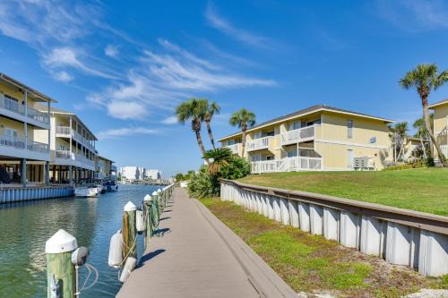 Holiday Isle Apartment | 2 Mi to HarborWalk Village Cozy Condo with Balcony