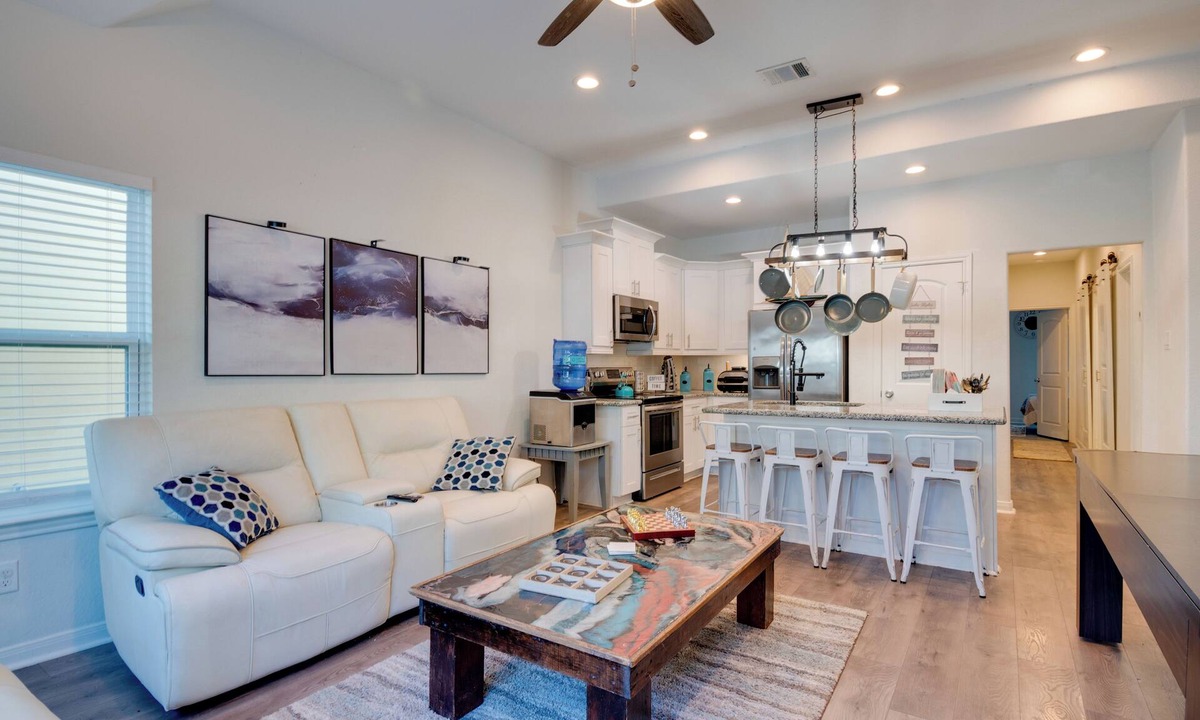 Montgomery House | 2 Mi to Lake Conroe Access: Home w/Pool Table!