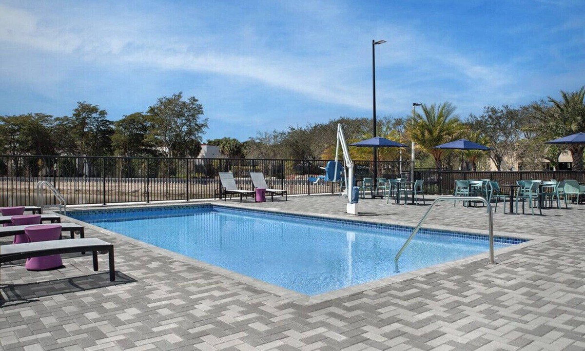 Weston Hotel | 2 Queen Suite | Outdoor Pool, BBQ | 2.7 mi to Weston Racquet Club + Breakfast