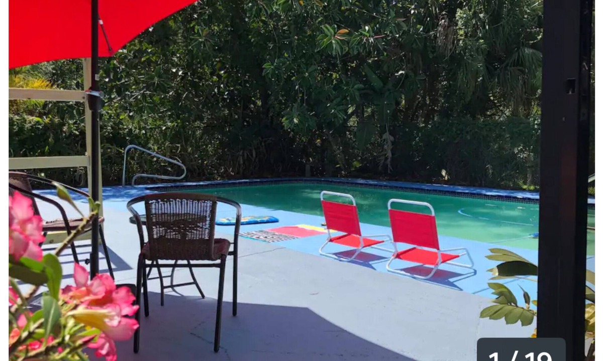 Hunt Club Apartment | 2 rooms/1king bed/1 sofa bed/kitchenette/pool