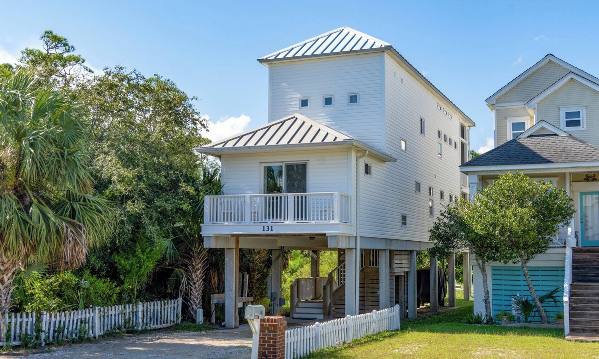 East End House | 20% OFF FALL! New to Market! Walking Distance to Shops & Restaurants!