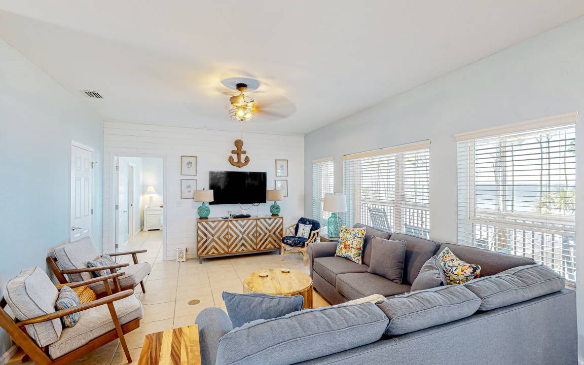 East End House | 286 m² House ∙ 4 bedrooms ∙ 15 guests