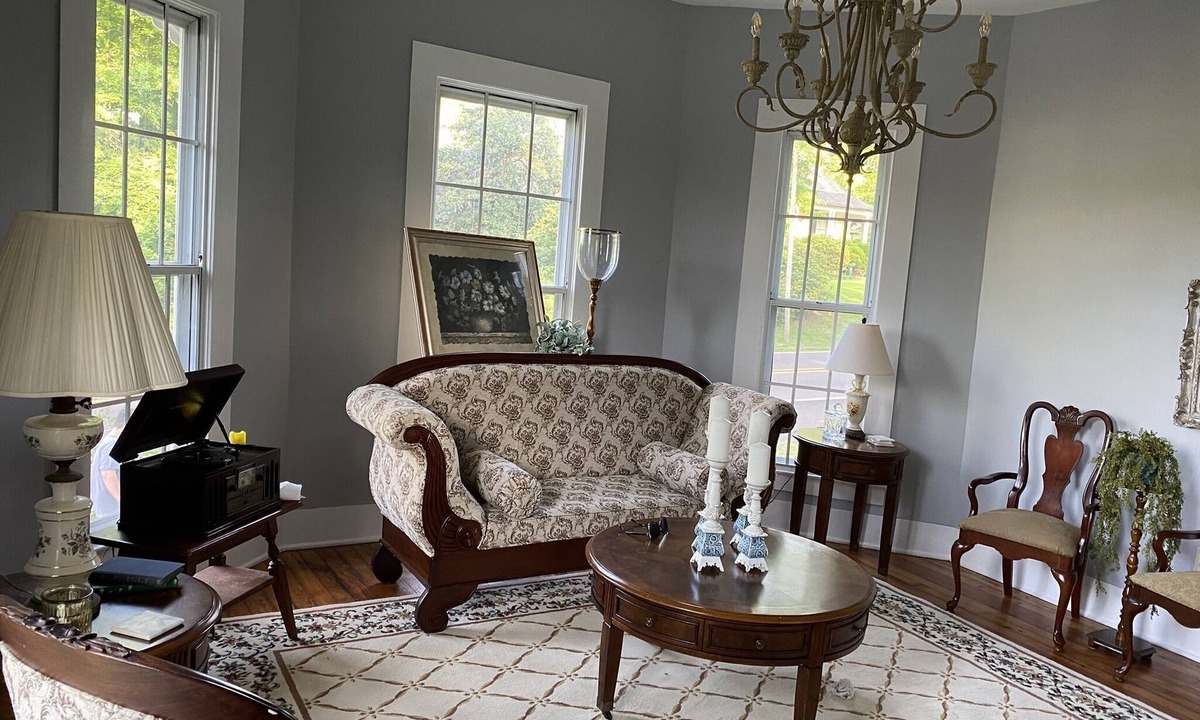 Summit House | 3 bedroom 2 bath Historic Home