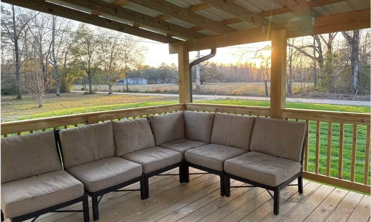 Tangipahoa Parish House | 3-bedroom farmhouse in Ponchatoula with barn access