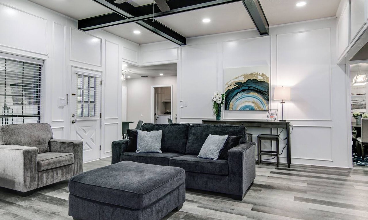 Texarkana House | 3 Bedroom home with plenty of space for 10 close to shopping and restaurants