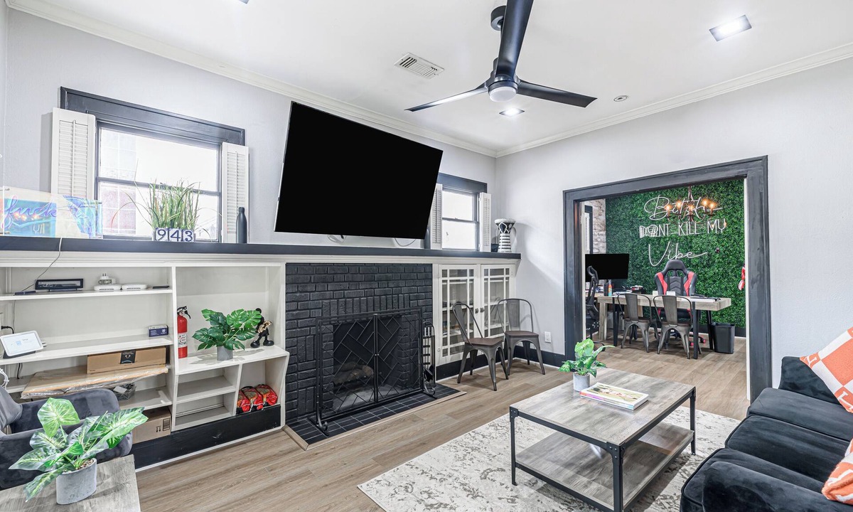Greater Heights House | 3-bedroom house in delightful Houston with WiFi, fitness room, AC
