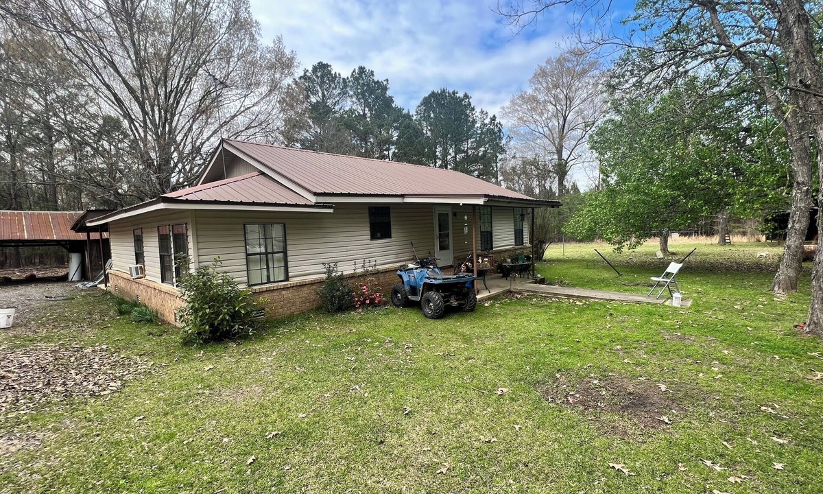 Lawson House | 3 bedroom house in perfect 2 acre property in Strong, AR. Much peace and comfort