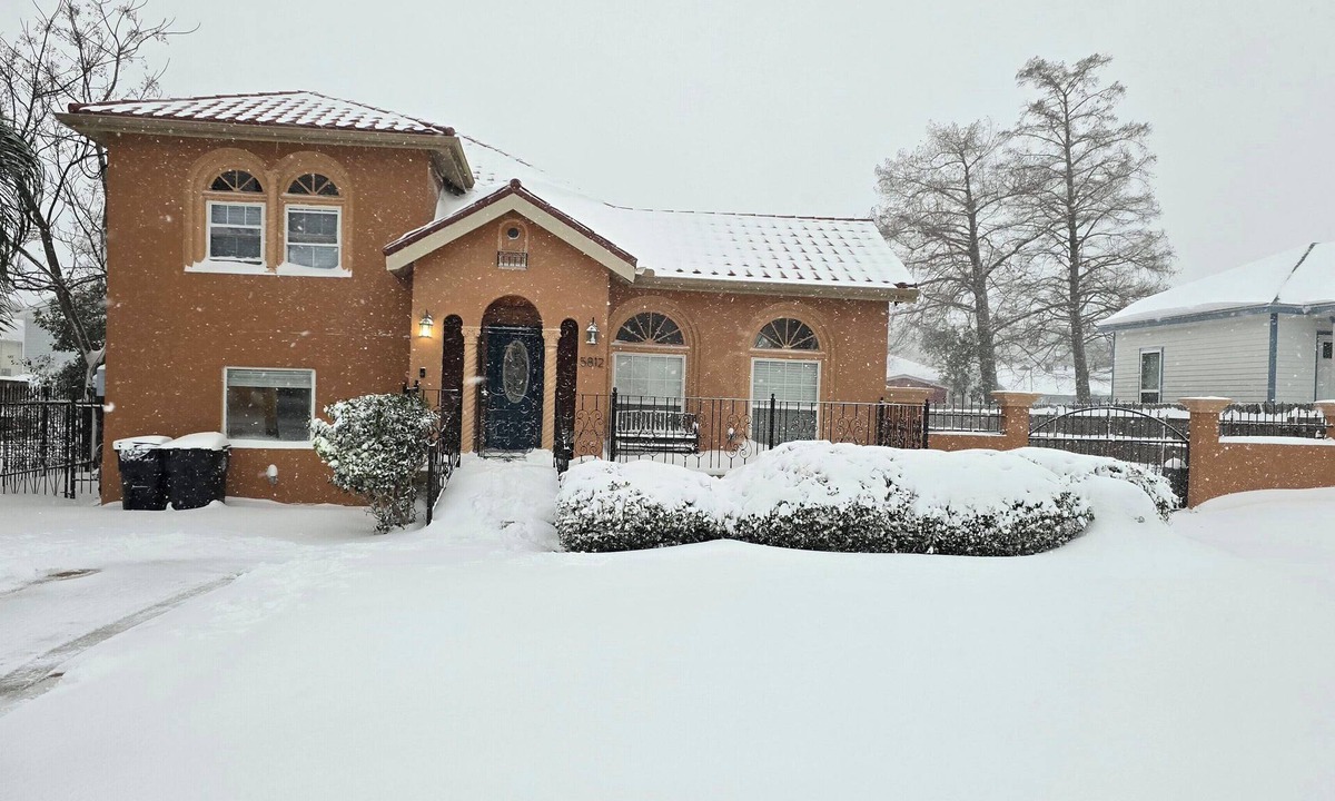 Saint Anthony House | 3-bedroom house in awesome New Orleans with AC, WiFi, living room and den.