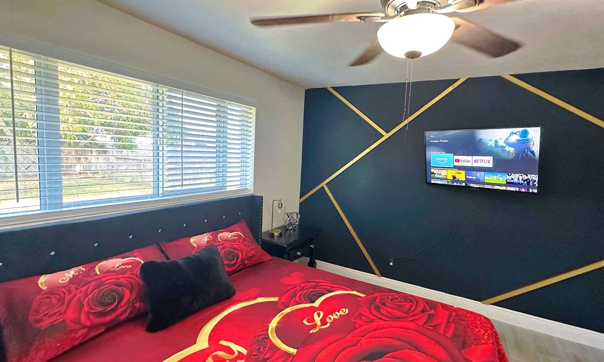Fort Myers House | 3-bedroom house inCape Coral with Jacuzzi,fitness room, patio games,Pet friendly
