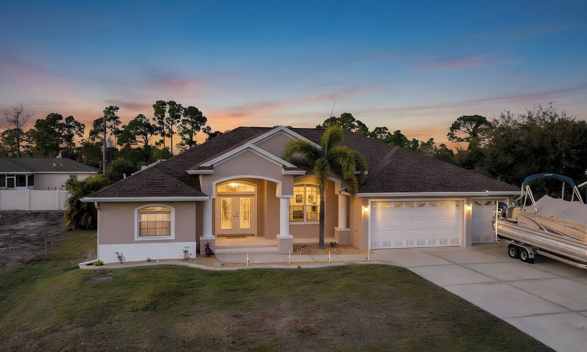 Gulf Cove House | 3-bedroom house w/Saltwater Pool in Boating community