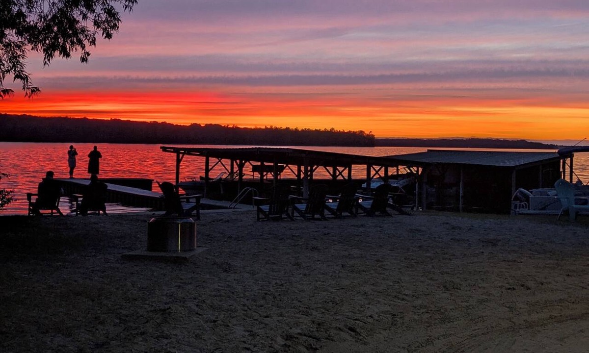 Ludington Cottage | 3 Bedroom Lakefront Cottage, on Beautiful Hamlin Lake!
