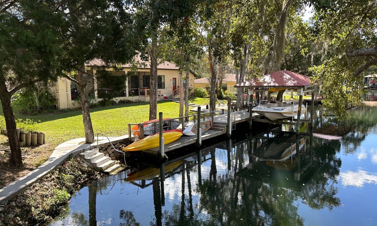 Homosassa House | 3-bedroom waterfront home, 1 mile from Homosassa Springs Wildlife State Park