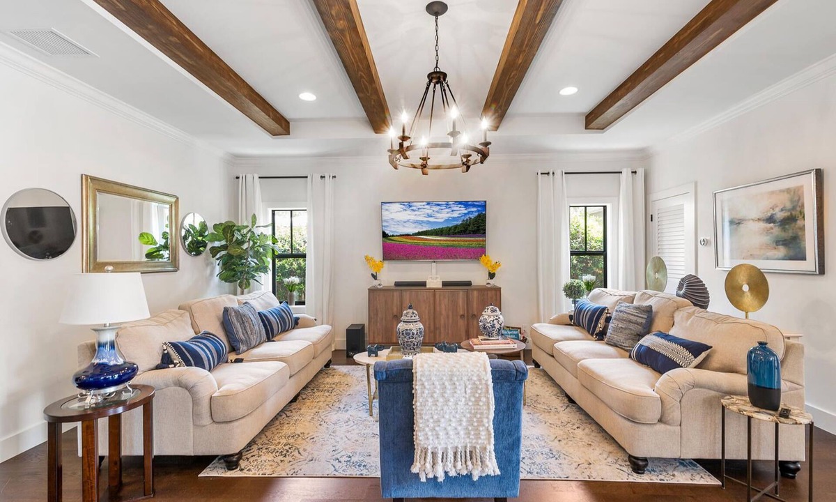 Old Northwood Historic District House | 3 Bedrooms | 2 Full Bathrooms | Spacious Living Area & Modern Kitchen | Downtown Location