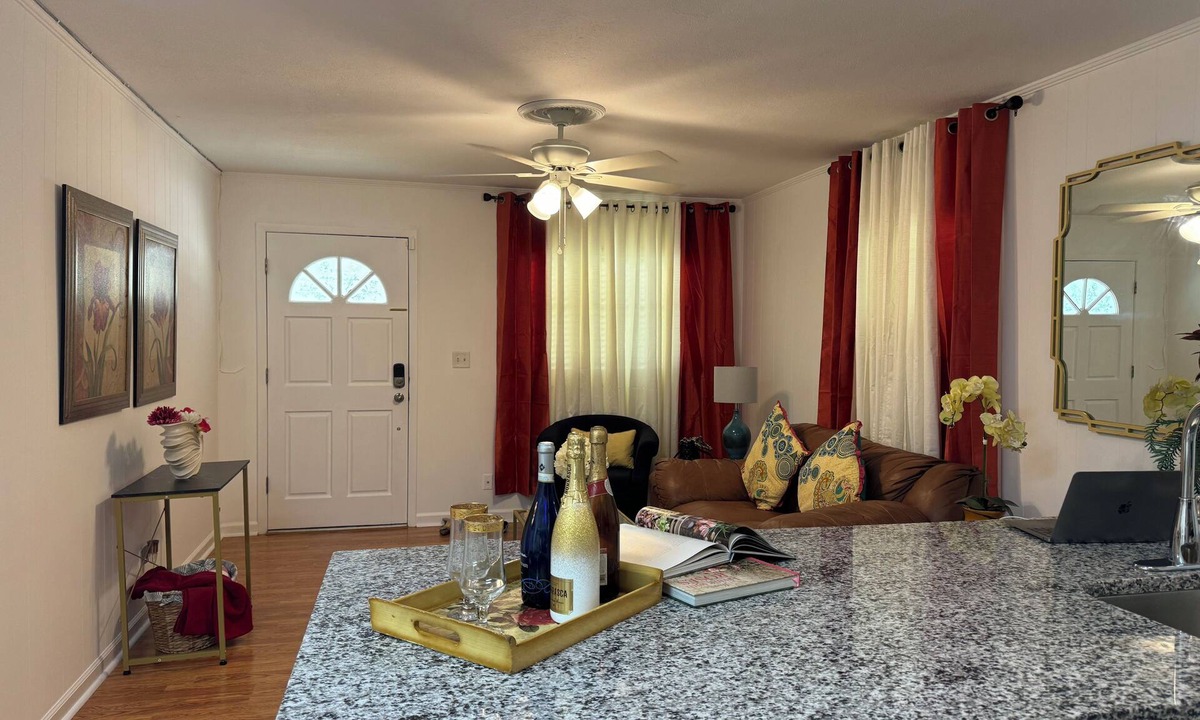 Northside House | 3 bedrooms near airport, beaches and cruise port in fantastic Jacksonville area.